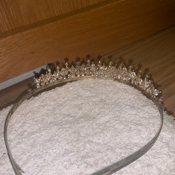 Small Tiara - Picture 3 of 3